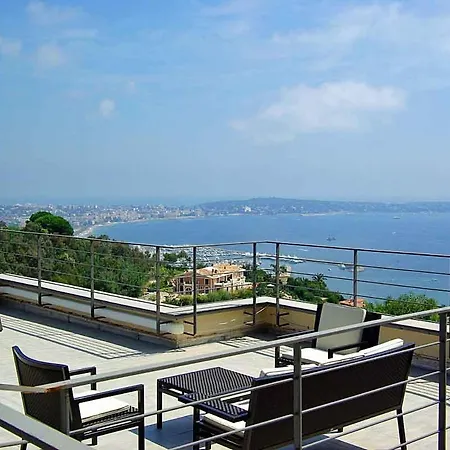 Dom wakacyjny Golfe-juan Sleeps 14 Pool