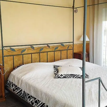 Golfe-juan Sleeps 14 Pool